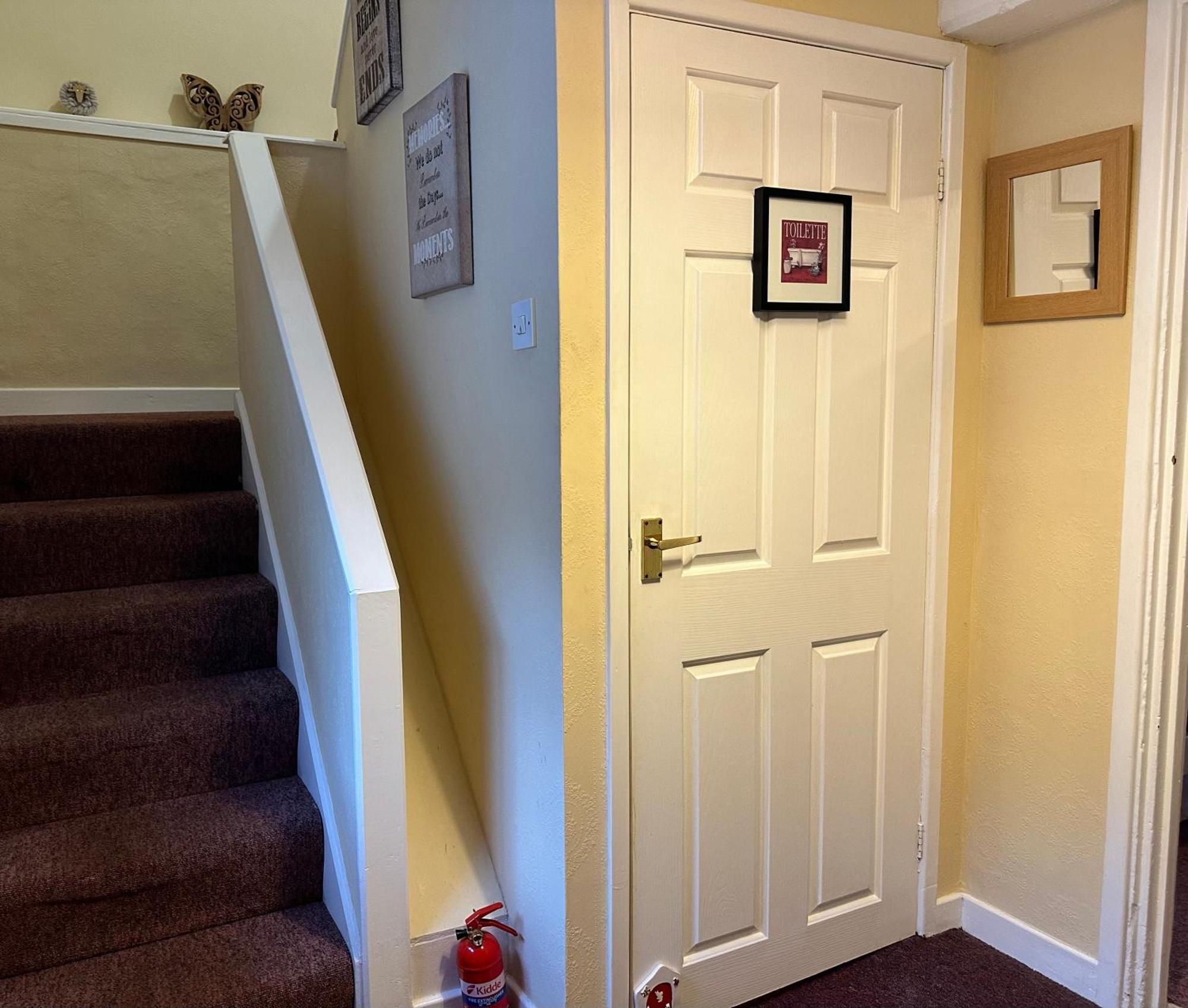 Llanidloes Townhouse-Pet-Friendly-Sleeps 6-Mid Wales Apartment Exterior photo
